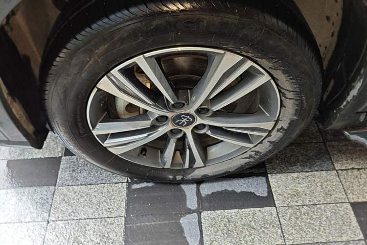 Used BYD Song Pro New Energy 2022 DM-i 51km Prestige Model Left Front Wheel Hub