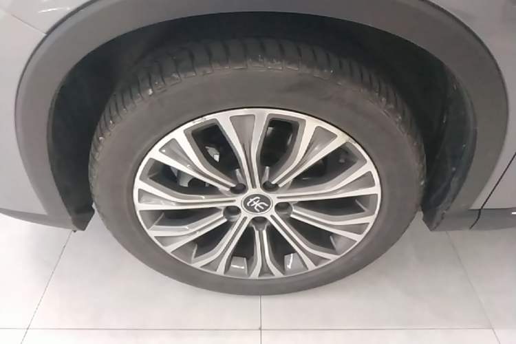 Used BYD Song Pro New Energy 2022 DM-i 110km Flagship Pro Model Left Front Wheel Hub