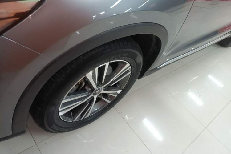 Used BYD Song Pro New Energy 2022 DM-i 51km Prestige Model Left Front Wheel Hub