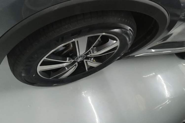 Used BYD Song Pro New Energy 2022 DM-i 110km Flagship Model Left Front Wheel Hub