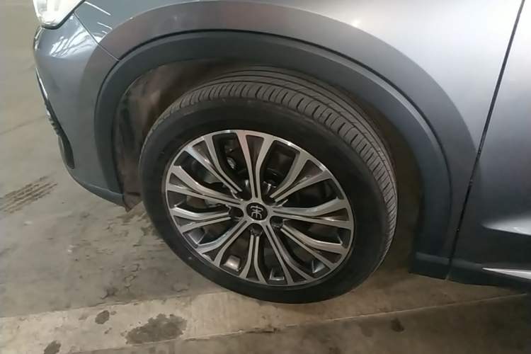 Used BYD Song Pro New Energy 2022 DM-i 110km Flagship Pro Model Left Front Wheel Hub