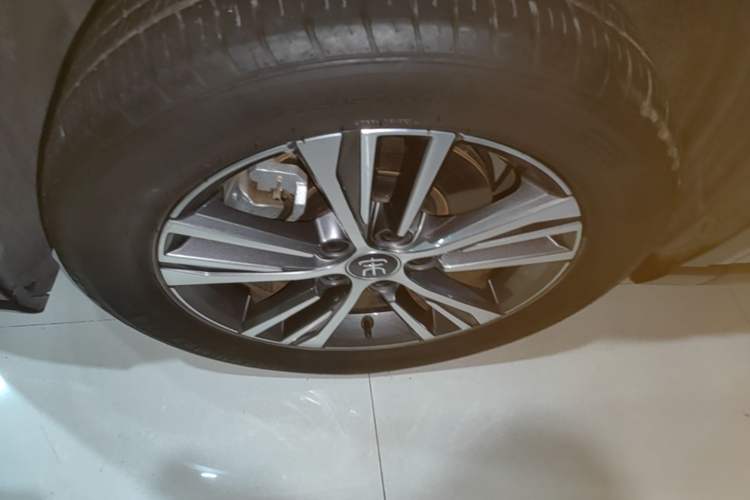 Used BYD Song Pro New Energy 2022 DM-i 51km Luxury Model Left Front Wheel Hub