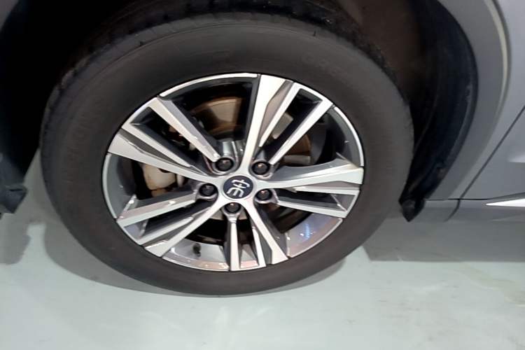 Used BYD Song Pro New Energy 2022 DM-i 51km Prestige Model Left Front Wheel Hub