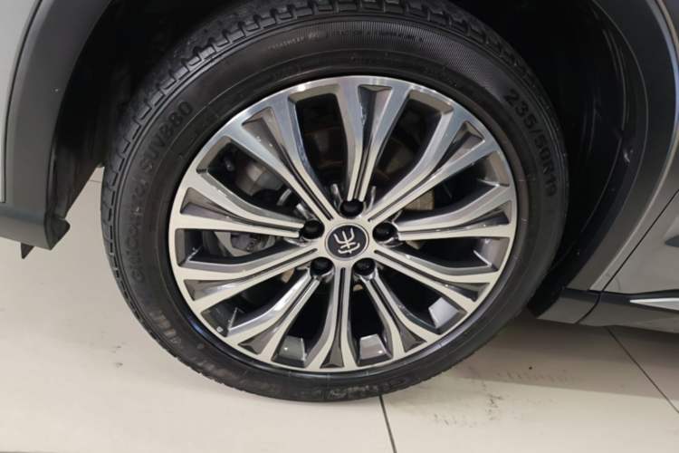 Used BYD Song Pro New Energy 2022 DM-i 110km Flagship Pro Model Left Front Wheel Hub