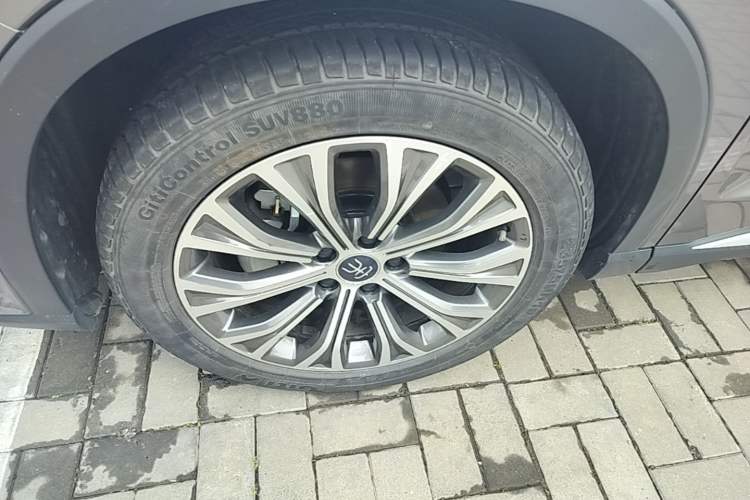 Used BYD Song Pro New Energy 2022 DM-i 110km Flagship Pro Model Left Front Wheel Hub