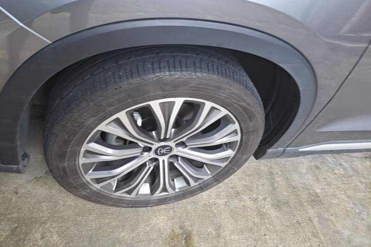 Used BYD Song Pro New Energy 2022 DM-i 110km Flagship Pro Model Left Front Wheel Hub