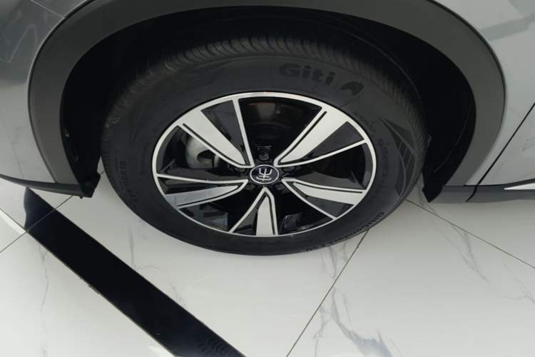 Used BYD Song Pro New Energy 2022 DM-i 110km Flagship Model Left Front Wheel Hub