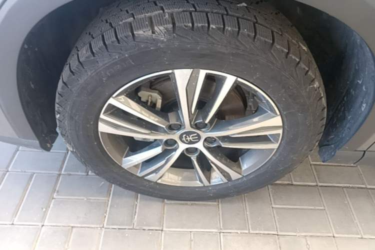 Used BYD Song Pro New Energy 2022 DM-i 51km Prestige Model Left Front Wheel Hub