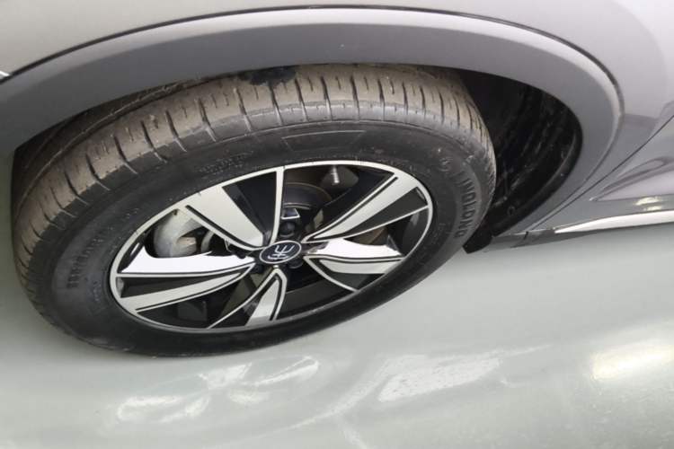 Used BYD Song Pro New Energy 2022 DM-i 51km Prestige Model Left Front Wheel Hub