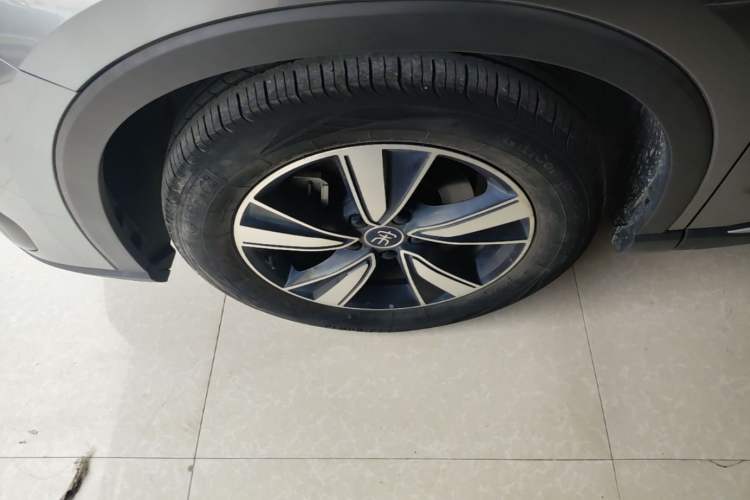 Used BYD Song Pro New Energy 2022 DM-i 51km Prestige Model Left Front Wheel Hub