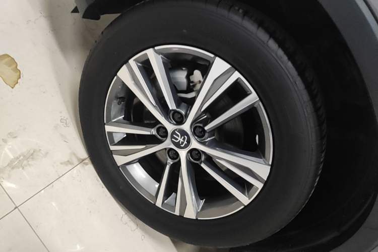 Used BYD Song Pro New Energy 2022 DM-i 51km Prestige Model Left Front Wheel Hub