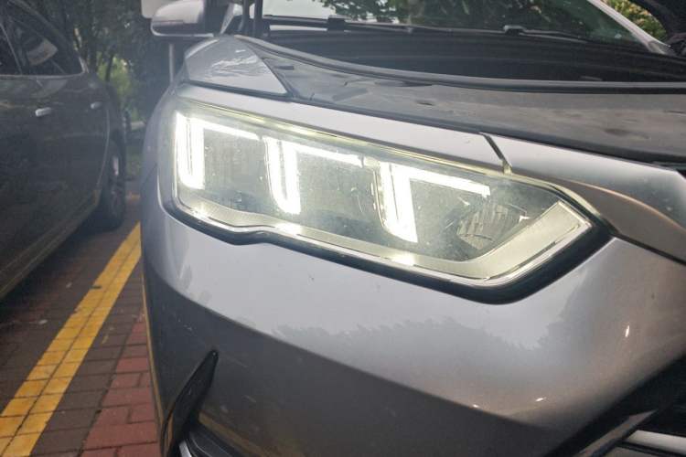 Used BYD Song Pro New Energy 2022 DM-i 51km Luxury Model Right Front Headlight