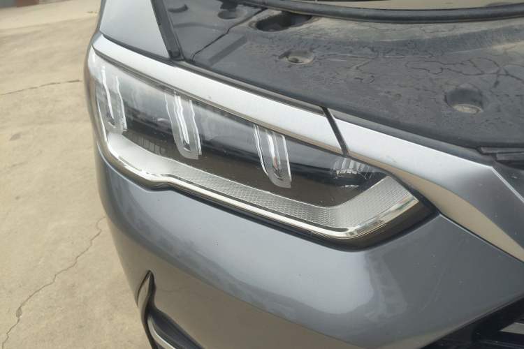 Used BYD Song Pro New Energy 2022 DM-i 110km Flagship Model Right Front Headlight
