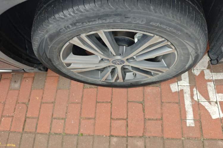 Used BYD Song Pro New Energy 2022 DM-i 51km Luxury Model Right Front Wheel Hub