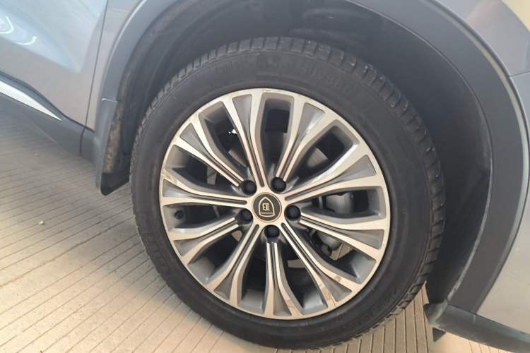 Used BYD Song Pro New Energy 2022 DM-i 110km Flagship Pro Model Right Front Wheel Hub