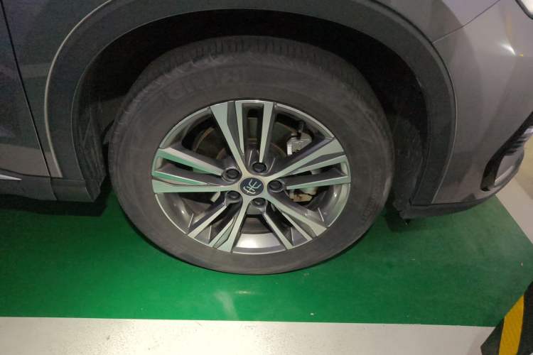 Used BYD Song Pro New Energy 2022 DM-i 51km Luxury Model Right Front Wheel Hub