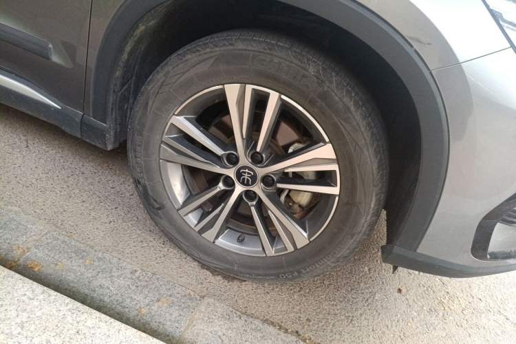 Used BYD Song Pro New Energy 2022 DM-i 51km Luxury Model Right Front Wheel Hub