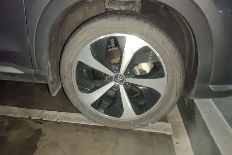 Used BYD Song Pro New Energy 2022 DM-i 110km Flagship Model Right Front Wheel Hub