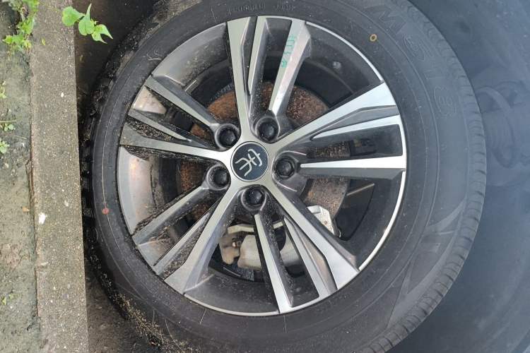 Used BYD Song Pro New Energy 2022 DM-i 51km Prestige Model Right Front Wheel Hub