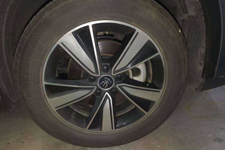 Used BYD Song Pro New Energy 2022 DM-i 51km Prestige Model Right Front Wheel Hub