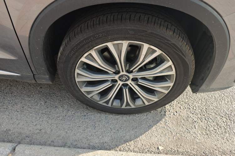Used BYD Song Pro New Energy 2022 DM-i 110km Flagship Pro Model Right Front Wheel Hub