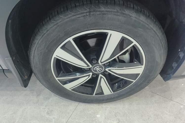 Used BYD Song Pro New Energy 2022 DM-i 51km Prestige Model Right Front Wheel Hub