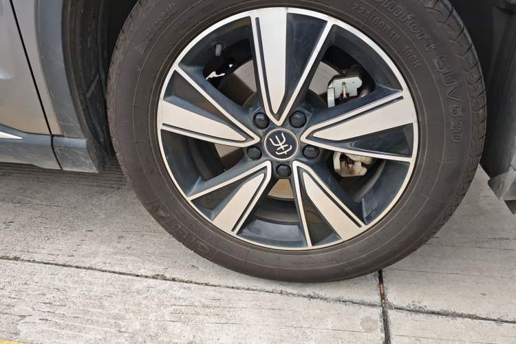 Used BYD Song Pro New Energy 2022 DM-i 51km Prestige Model Right Front Wheel Hub