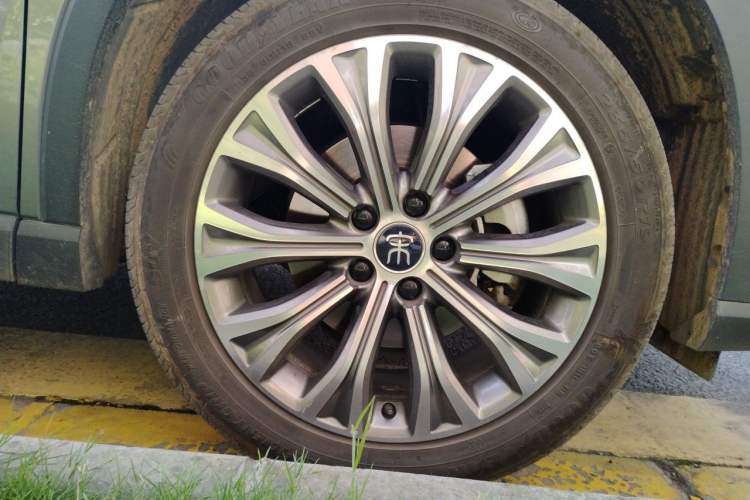 Used BYD Song Pro New Energy 2022 DM-i 110km Flagship Pro Model Right Front Wheel Hub