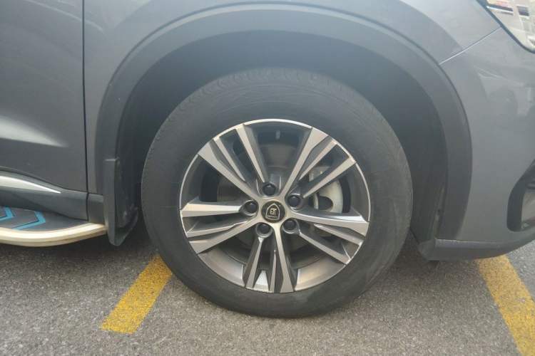 Used BYD Song Pro New Energy 2022 DM-i 51km Luxury Model Right Front Wheel Hub