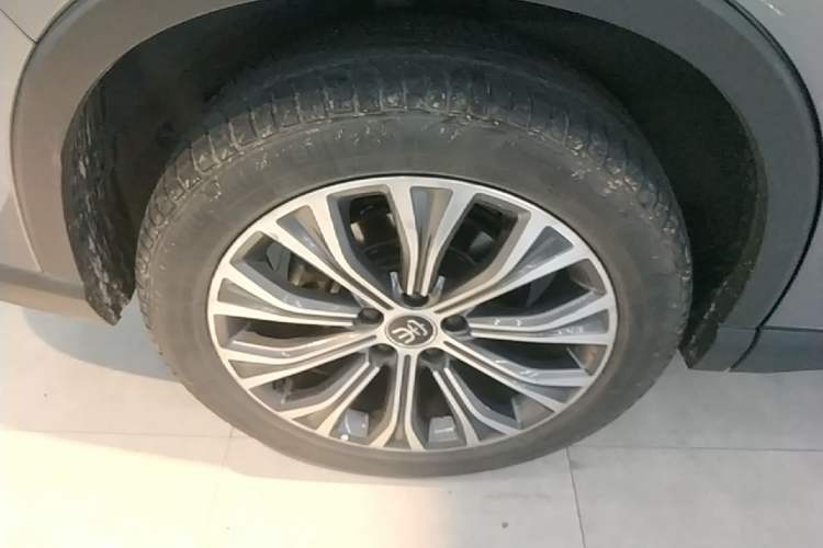 Used BYD Song Pro New Energy 2022 DM-i 110km Flagship Pro Model Right Rear Wheel Hub