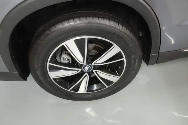 Used BYD Song Pro New Energy 2022 DM-i 110km Flagship Model Right Rear Wheel Hub