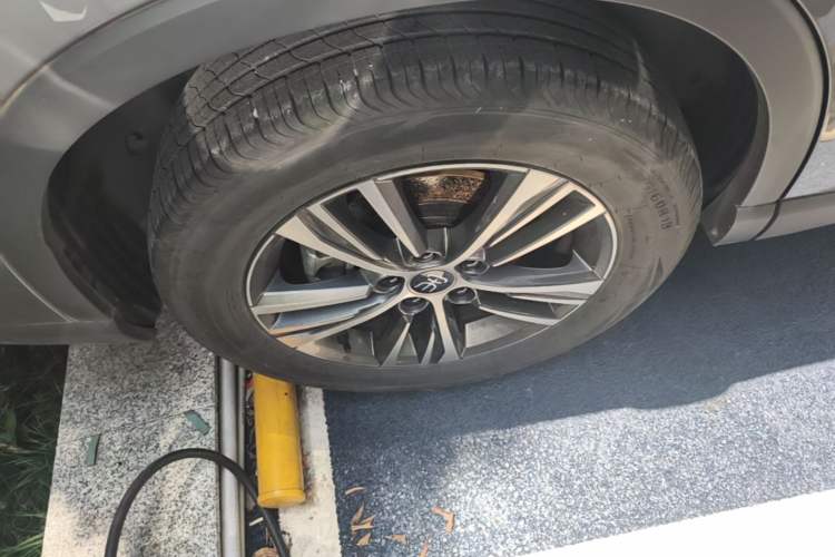 Used BYD Song Pro New Energy 2022 DM-i 51km Luxury Model Right Rear Wheel Hub