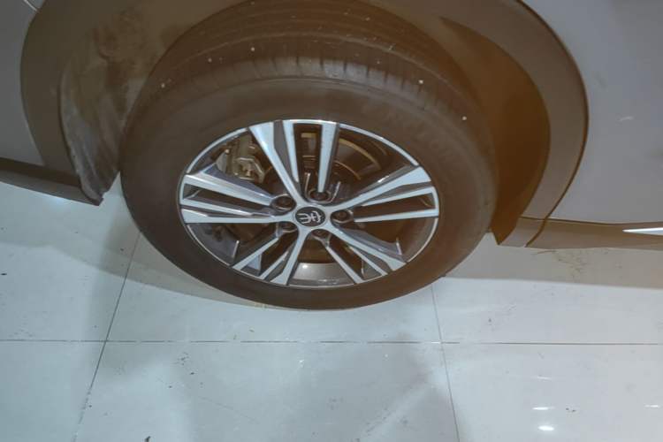 Used BYD Song Pro New Energy 2022 DM-i 51km Luxury Model Right Rear Wheel Hub