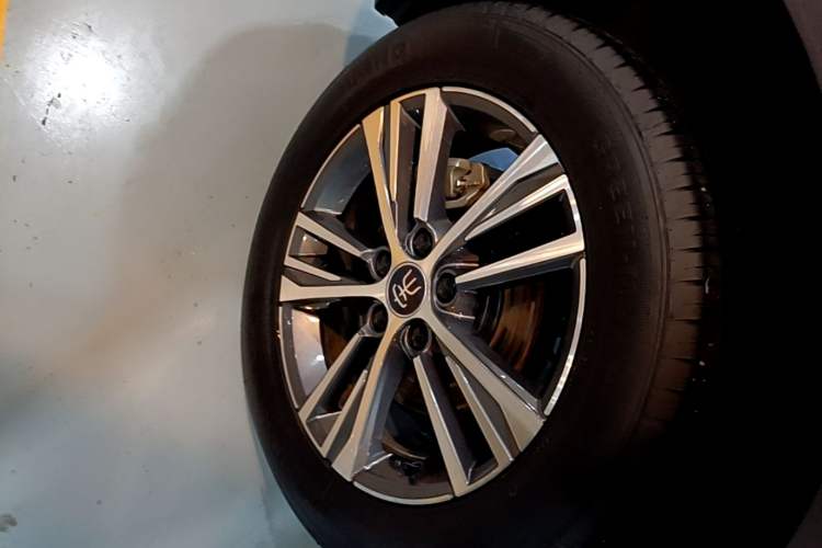 Used BYD Song Pro New Energy 2022 DM-i 51km Prestige Model Right Rear Wheel Hub
