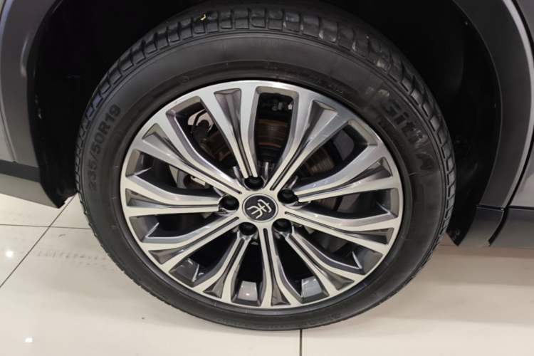 Used BYD Song Pro New Energy 2022 DM-i 110km Flagship Pro Model Right Rear Wheel Hub