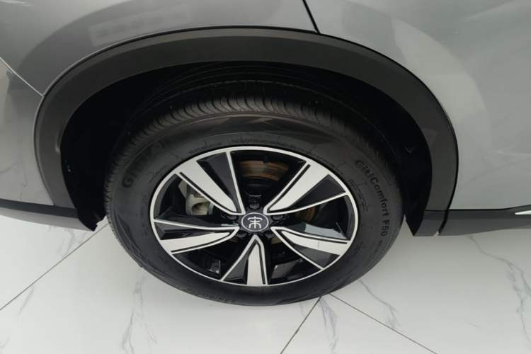 Used BYD Song Pro New Energy 2022 DM-i 110km Flagship Model Right Rear Wheel Hub