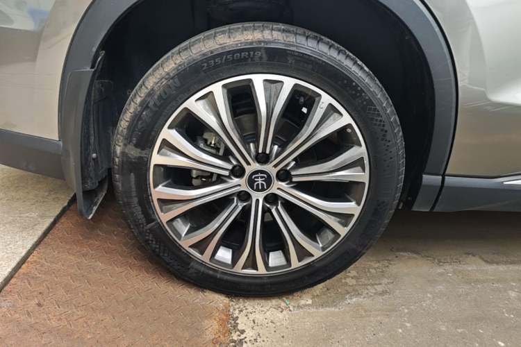Used BYD Song Pro New Energy 2022 DM-i 110km Flagship Pro Model Right Rear Wheel Hub