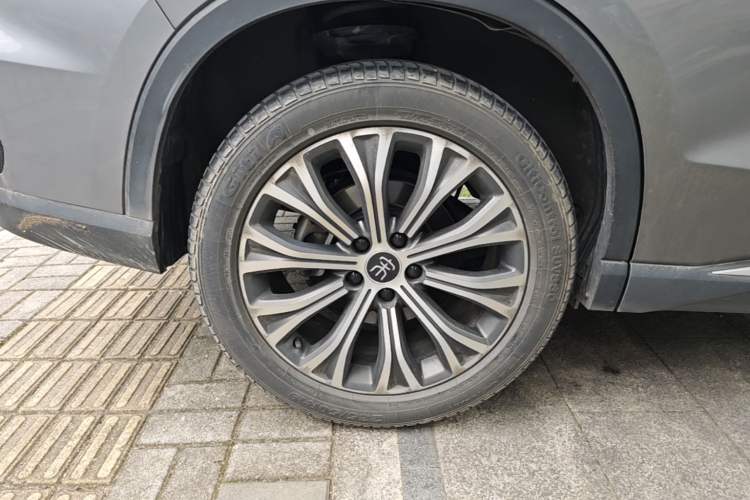 Used BYD Song Pro New Energy 2022 DM-i 110km Flagship Pro Model Right Rear Wheel Hub