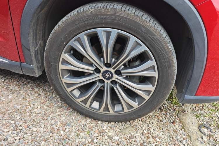 Used BYD Song Pro New Energy 2022 DM-i 110km Flagship Pro Model Right Front Wheel Hub
