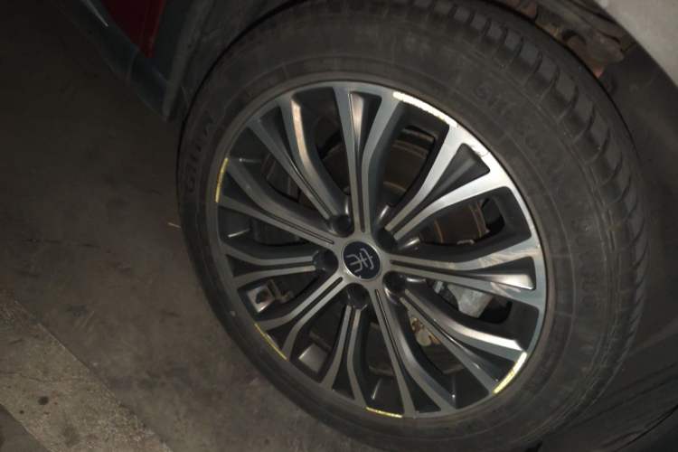 Used BYD Song Pro New Energy 2022 DM-i 110km Flagship Pro Model Right Front Wheel Hub