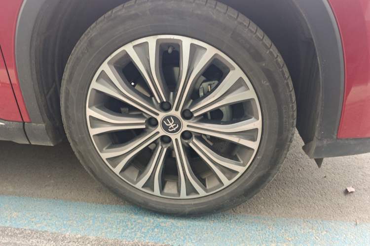 Used BYD Song Pro New Energy 2022 DM-i 110km Flagship Pro Model Right Front Wheel Hub