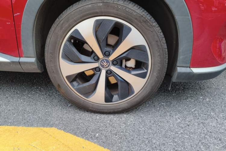 Used BYD Song Pro New Energy 2022 DM-i 110km Flagship Pro Model Right Front Wheel Hub