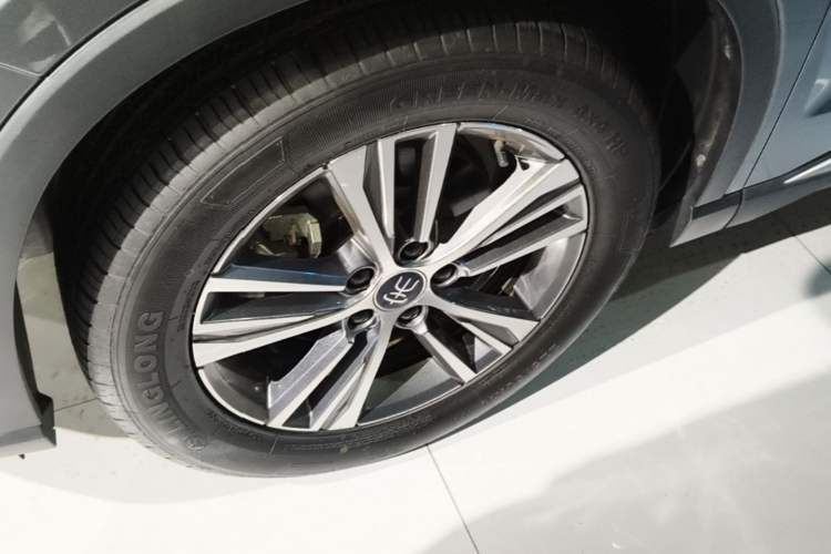 Used BYD Song Pro New Energy 2022 DM-i 51km Luxury Model Left Front Wheel Hub
