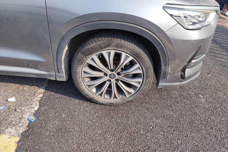 Used BYD Song Pro New Energy 2022 DM-i 110km Flagship Pro Model Right Front Wheel Hub