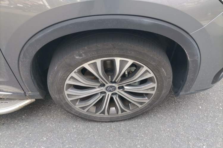 Used BYD Song Pro New Energy 2022 DM-i 110km Flagship Model Right Front Wheel Hub