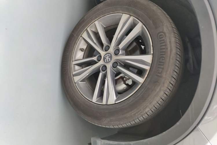 Used BYD Song Pro New Energy 2022 DM-i 51km Luxury Model Right Front Wheel Hub