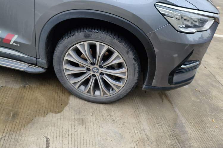 Used BYD Song Pro New Energy 2022 DM-i 110km Flagship Pro Model Right Front Wheel Hub
