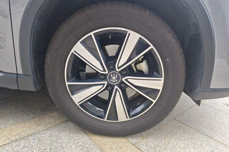 Used BYD Song Pro New Energy 2022 DM-i 110km Flagship Model Right Front Wheel Hub