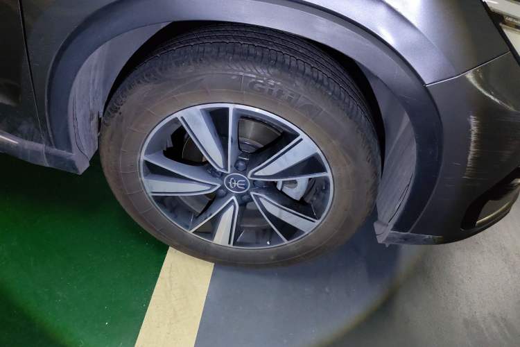Used BYD Song Pro New Energy 2022 DM-i 110km Flagship Model Right Front Wheel Hub