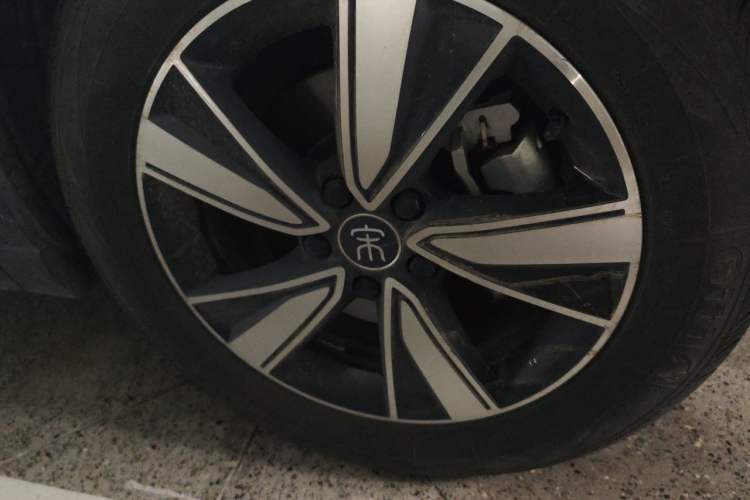 Used BYD Song Pro New Energy 2022 DM-i 110km Flagship Model Right Front Wheel Hub